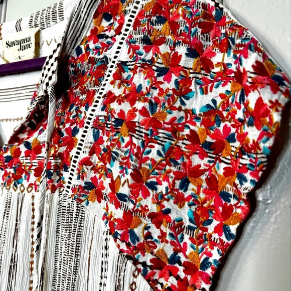 SAVANNA JANE Double Take 2 Floral Embroidery Top Size Medium - Picture 14 of 14